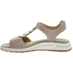 Ara Osaka-s sandal