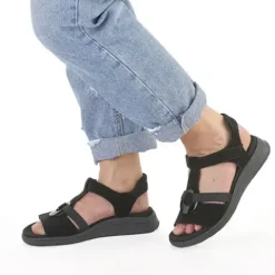 Ara sandal